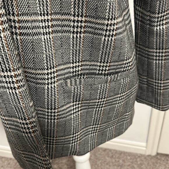 Soft surroundings, medium, petite plaid, blazer jersey material with pockets - Picture 3 of 6